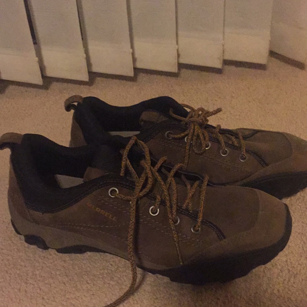 Merrill men’s low hiking shoes